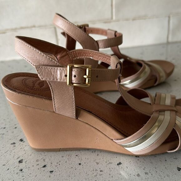Nurture Women’s T-Strap Beige/Gold Leather Comfort Wedge Heeled Sandals Size 8.5 - Picture 11 of 12
